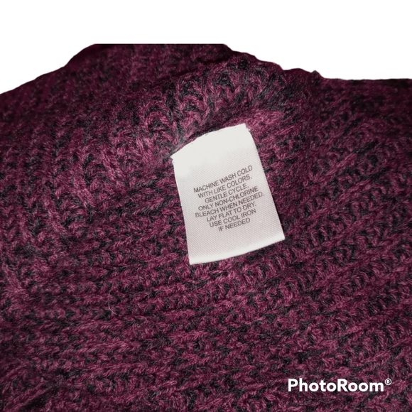 SauciWine Choker V Neck High Low Sweater L Never Worn - Picture 3 of 9